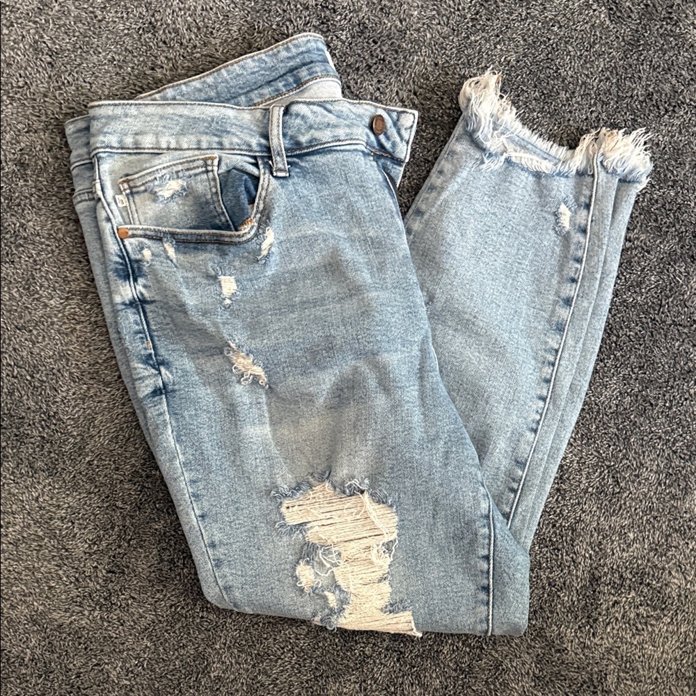 Judy Blue Light Wash Distressed Cropped Jeans